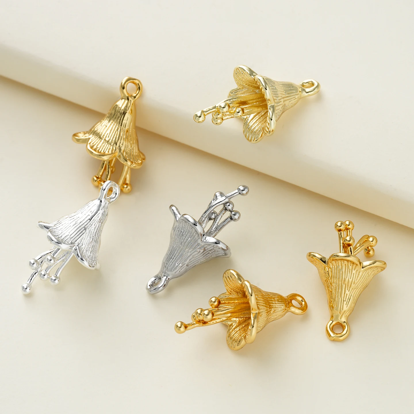 2Piece/Pack14/18K Gold Color Plated Copper Flower Shape Pendants for DIY Bracelets Necklace Jewelry Making Accessories
2Piece/Pack14/18K Gold Color Plated Copper Flower Shape Pendants for DIY Bracelets Necklace Jewelry Making Accessories