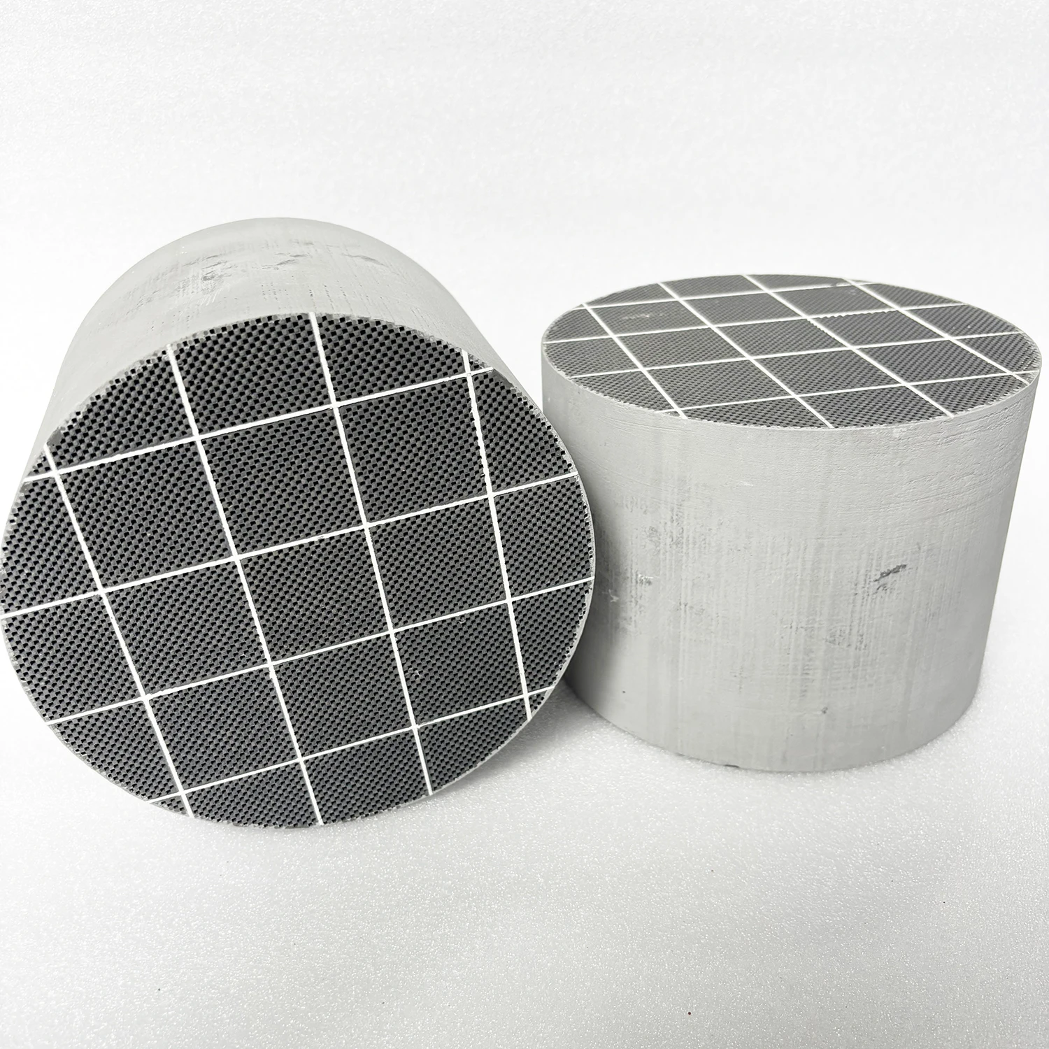 Silicon Carbide 200 CPSI Dpf Filter Particulate (DPF) for Engine or Truck Exhaust
Silicon Carbide 200 CPSI Dpf Filter Particulate (DPF) for Engine or Truck Exhaust