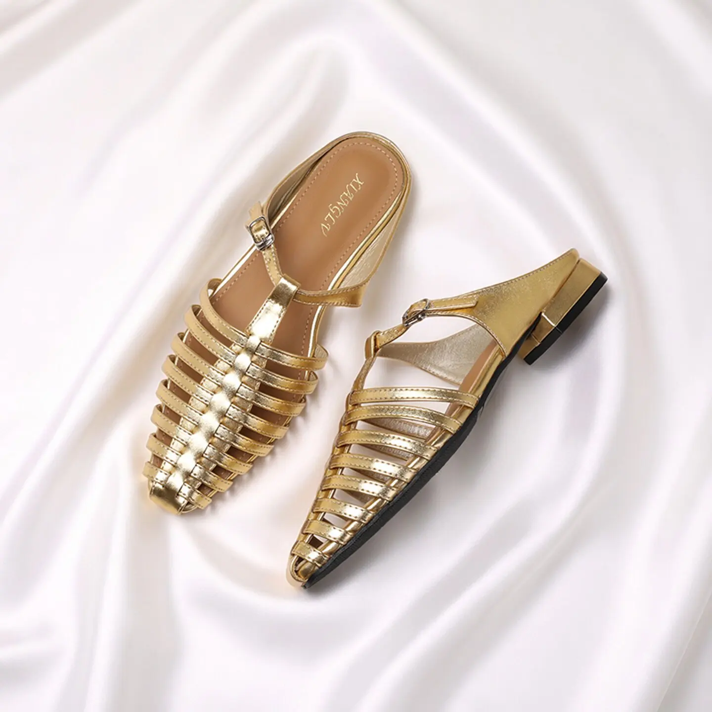 Retro Rome Summer Pointed Toe Women Slippers Fashion Hollow Out Ladies Outdoor Dress Soft sole Flats Sandals Gladiator Plus size
Retro Rome Summer Pointed Toe Women Slippers Fashion Hollow Out Ladies Outdoor Dress Soft sole Flats Sandals Gladiator Plus size