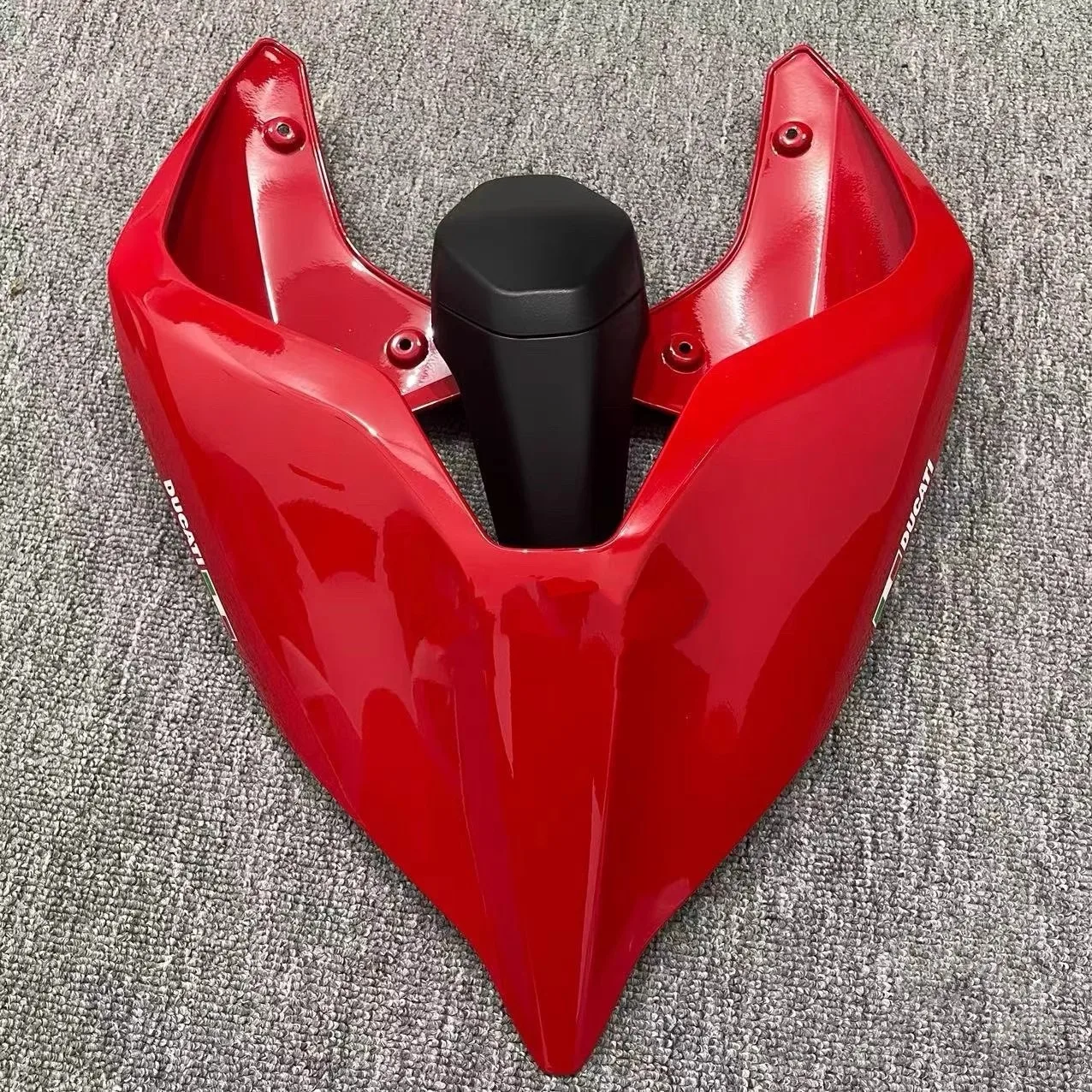 Suitable for Ducati Street Fighter V4s V4 v4R V2 rear hump single seat cover modified rear wing hump core
Suitable for Ducati Street Fighter V4s V4 v4R V2 rear hump single seat cover modified rear wing hump core