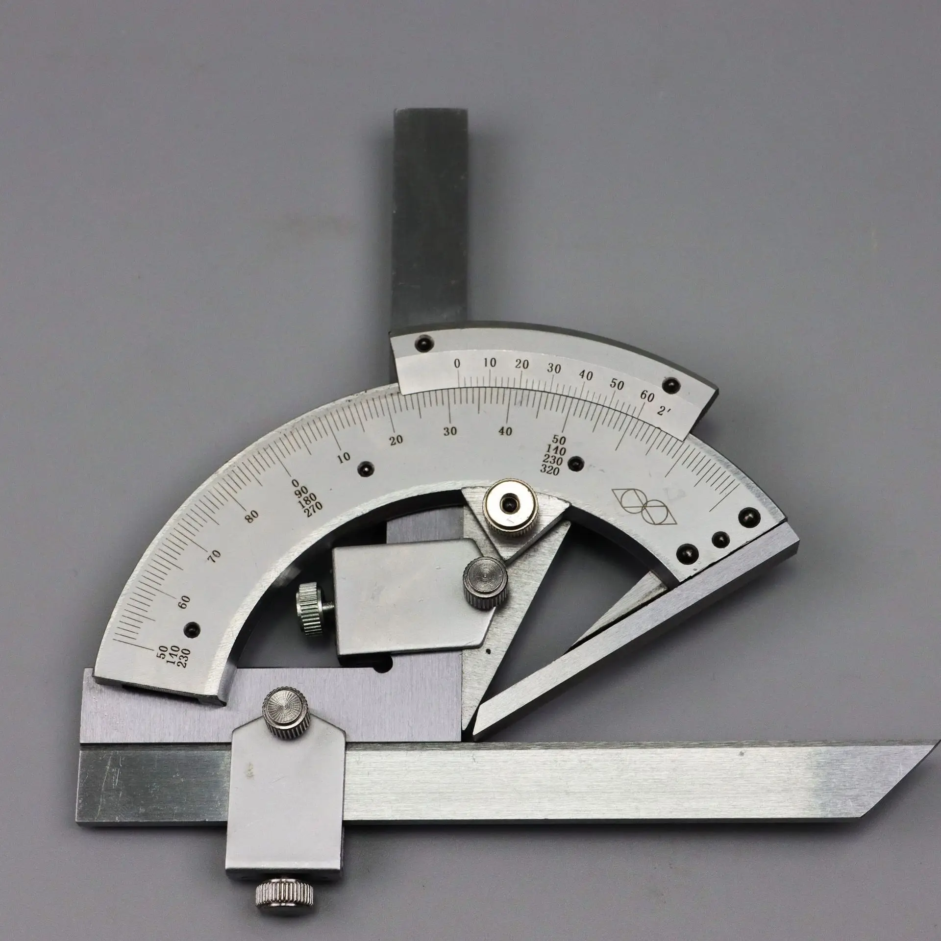 Protractor multi-functional external internal angle two edges hypotenuse Vernier stainless steel degree 0.01° high precision
Protractor multi-functional external internal angle two edges hypotenuse Vernier stainless steel degree 0.01° high precision