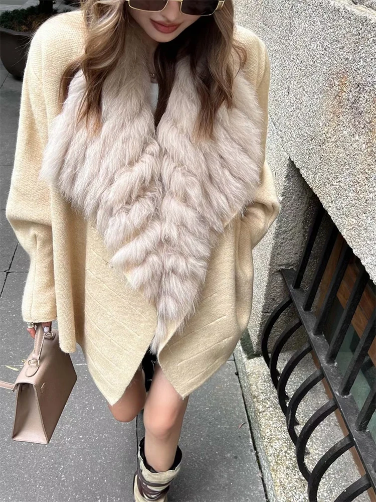 Women Spring Real Fox Fur Knitted Oversize Coat Fox Fur Decoration Lady's Fashion Cardigan Length 70cm
Women Spring Real Fox Fur Knitted Oversize Coat Fox Fur Decoration Lady's Fashion Cardigan Length 70cm
