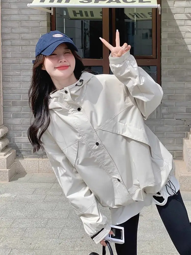 Coats For Elegant Women Leather Trench Coat Designed Modern Vacation Personality Woman V Neck Open Stitch Sashes Belts Stand
Coats For Elegant Women Leather Trench Coat Designed Modern Vacation Personality Woman V Neck Open Stitch Sashes Belts Stand