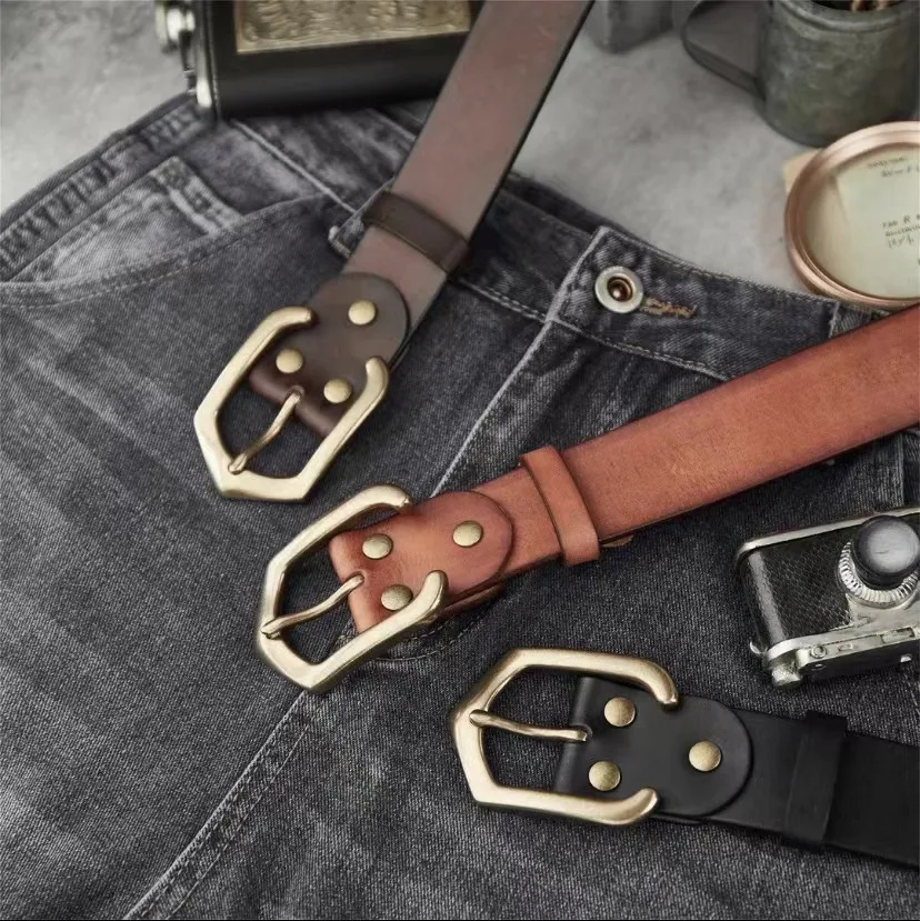 Ремень из чистой воловьей кожи, высокое качество, простая пряжка из чистой меди, мужские ретро-натуральная кожа, универсальные повседневные модные дизайнерские поясные ремни
Ремень из чистой воловьей кожи, высокое качество, простая пряжка из чистой меди, мужские ретро-натуральная кожа, универсальные повседневные модные дизайнерские поясные ремни