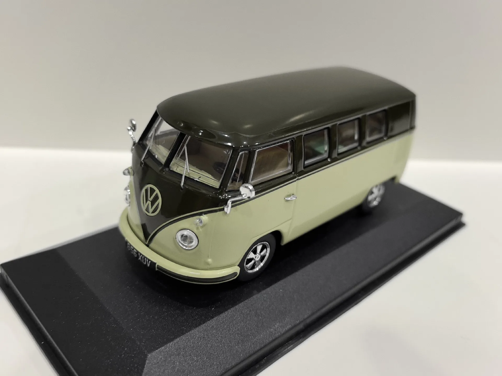 Diecast CORGI Dog 1/43 Scale VW Campervan Type 2 T1 VW Scale Alloy Car Model Collectible Toy Gift Souvenir Display Ornament
Diecast CORGI Dog 1/43 Scale VW Campervan Type 2 T1 VW Scale Alloy Car Model Collectible Toy Gift Souvenir Display Ornament