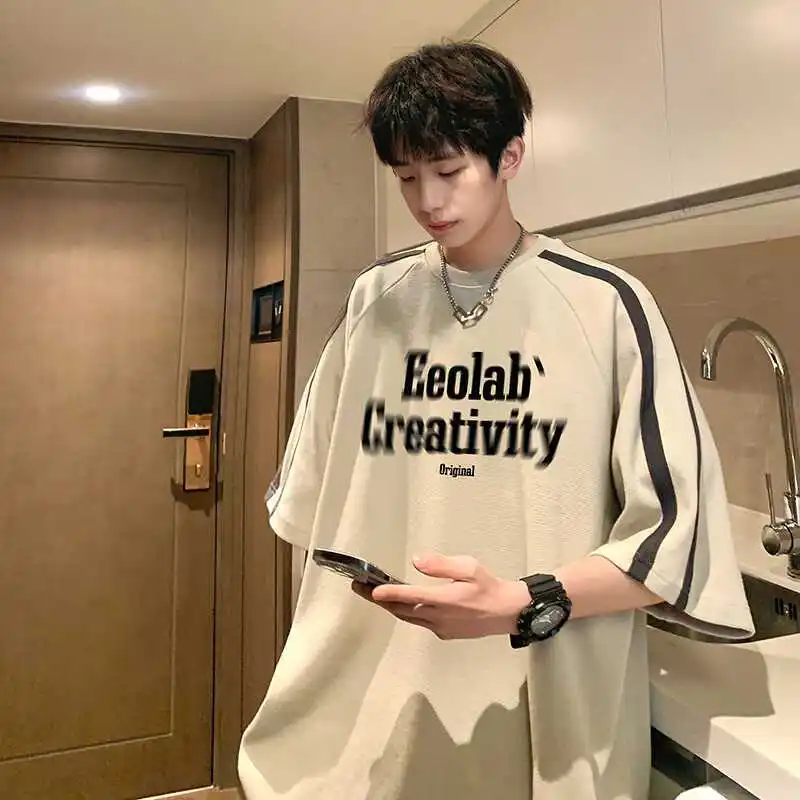American retro short-sleeved men's T-shirt summer 2024 new trendy brand printed raglan sleeves loose half-sleeved boys' T-shirts
American retro short-sleeved men's T-shirt summer 2024 new trendy brand printed raglan sleeves loose half-sleeved boys' T-shirts