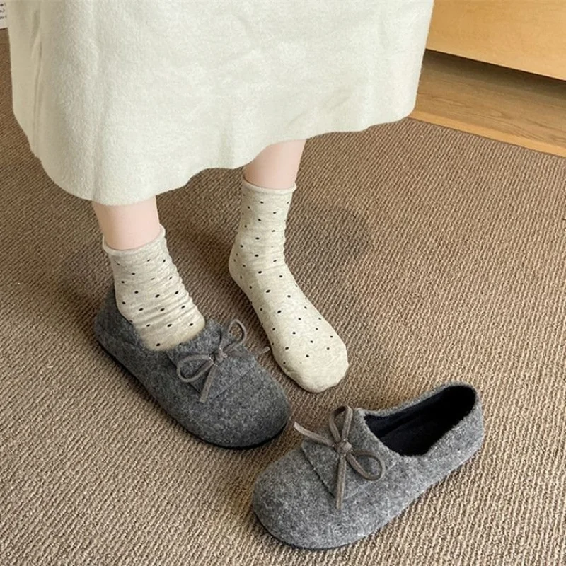 2025 Autumn/Winter Women's Vintage Slip-on Soft Sole Plush Slippers & Bowknot Flat Mary Janes - Versatile Match with Dresses
2025 Autumn/Winter Women's Vintage Slip-on Soft Sole Plush Slippers & Bowknot Flat Mary Janes - Versatile Match with Dresses
