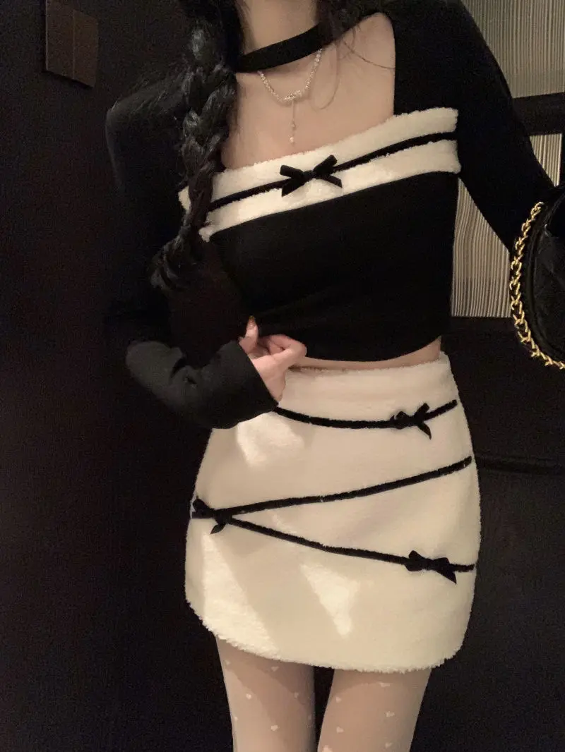 Black and White Design with Bow and Square Collar Top, Women's Contrasting White Dress and Lamb Wool Suit
Black and White Design with Bow and Square Collar Top, Women's Contrasting White Dress and Lamb Wool Suit