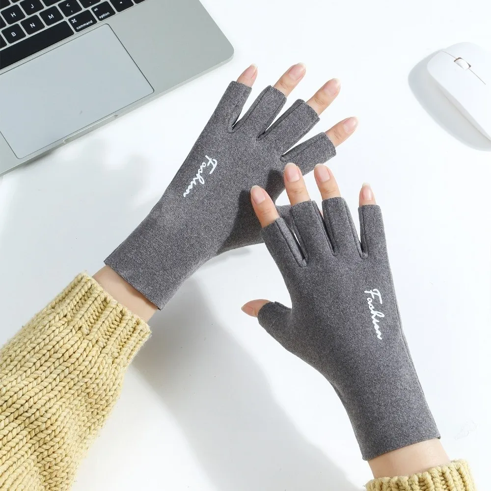 Сплошные цветные перчатки с половиной пальца, теплые дышащие перчатки с флисовой подкладкой и сенсорным экраном, нескользящие тонкие стильные короткие варежки
Сплошные цветные перчатки с половиной пальца, теплые дышащие перчатки с флисовой подкладкой и сенсорным экраном, нескользящие тонкие стильные короткие варежки