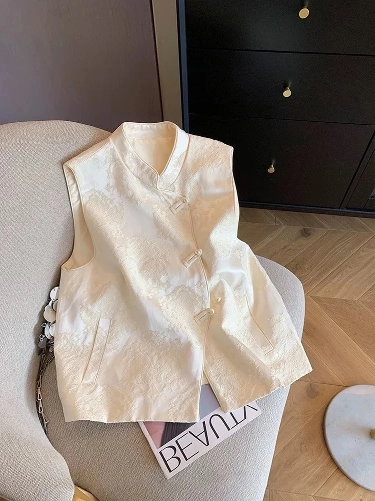 Новая китайская женская жилетка с вышивкой и пэчворком, весенне-осенняя, легкая, в стиле ретро, для многослойных образов, модная, с круглым вырезом
Новая китайская женская жилетка с вышивкой и пэчворком, весенне-осенняя, легкая, в стиле ретро, для многослойных образов, модная, с круглым вырезом