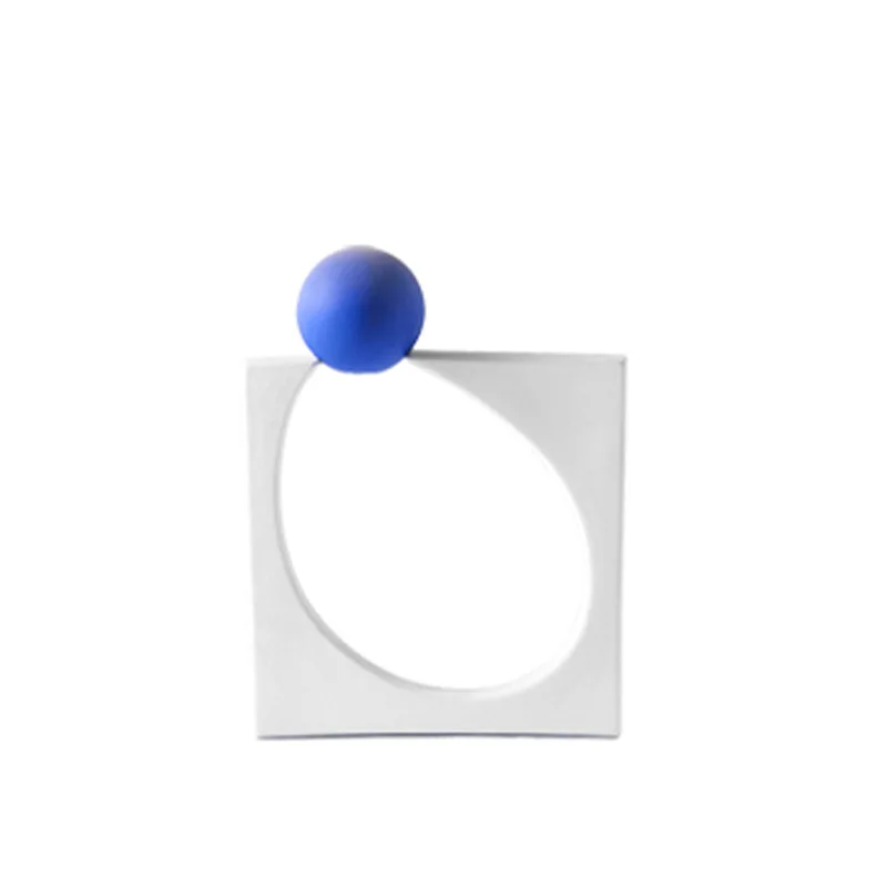 Square round geometric ornaments, model room study hotel homestay soft decoration
Square round geometric ornaments, model room study hotel homestay soft decoration