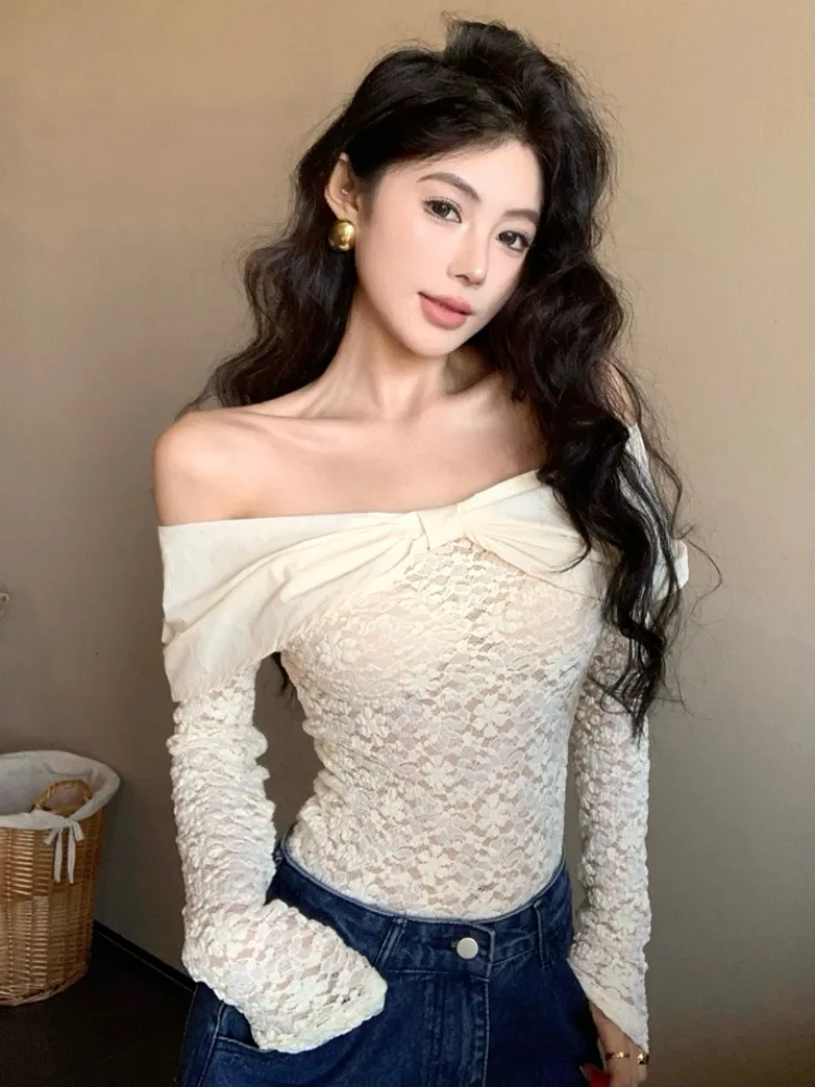 Elegant Lace Shirt Women's Long Sleeve Slim Fit One-Shoulder Spring Summer New Style Beautiful And Spicy Korean Version Top
Elegant Lace Shirt Women's Long Sleeve Slim Fit One-Shoulder Spring Summer New Style Beautiful And Spicy Korean Version Top