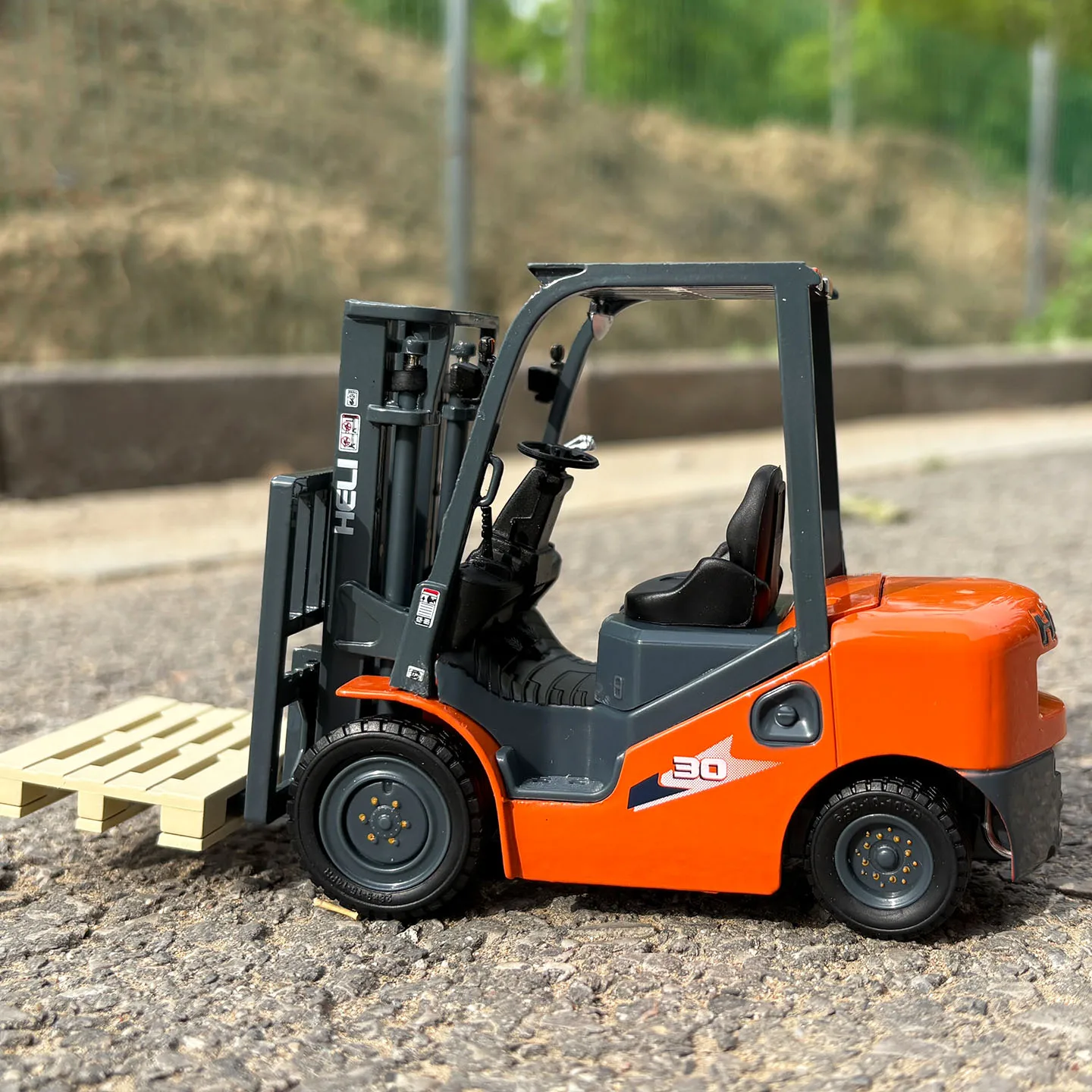 1:25 Original Model,Heli CPCD30,Forklift Truck,Fork Lift,Engine Powered Forlift,Alloy Model for Display,Gift and Collections
1:25 Original Model,Heli CPCD30,Forklift Truck,Fork Lift,Engine Powered Forlift,Alloy Model for Display,Gift and Collections