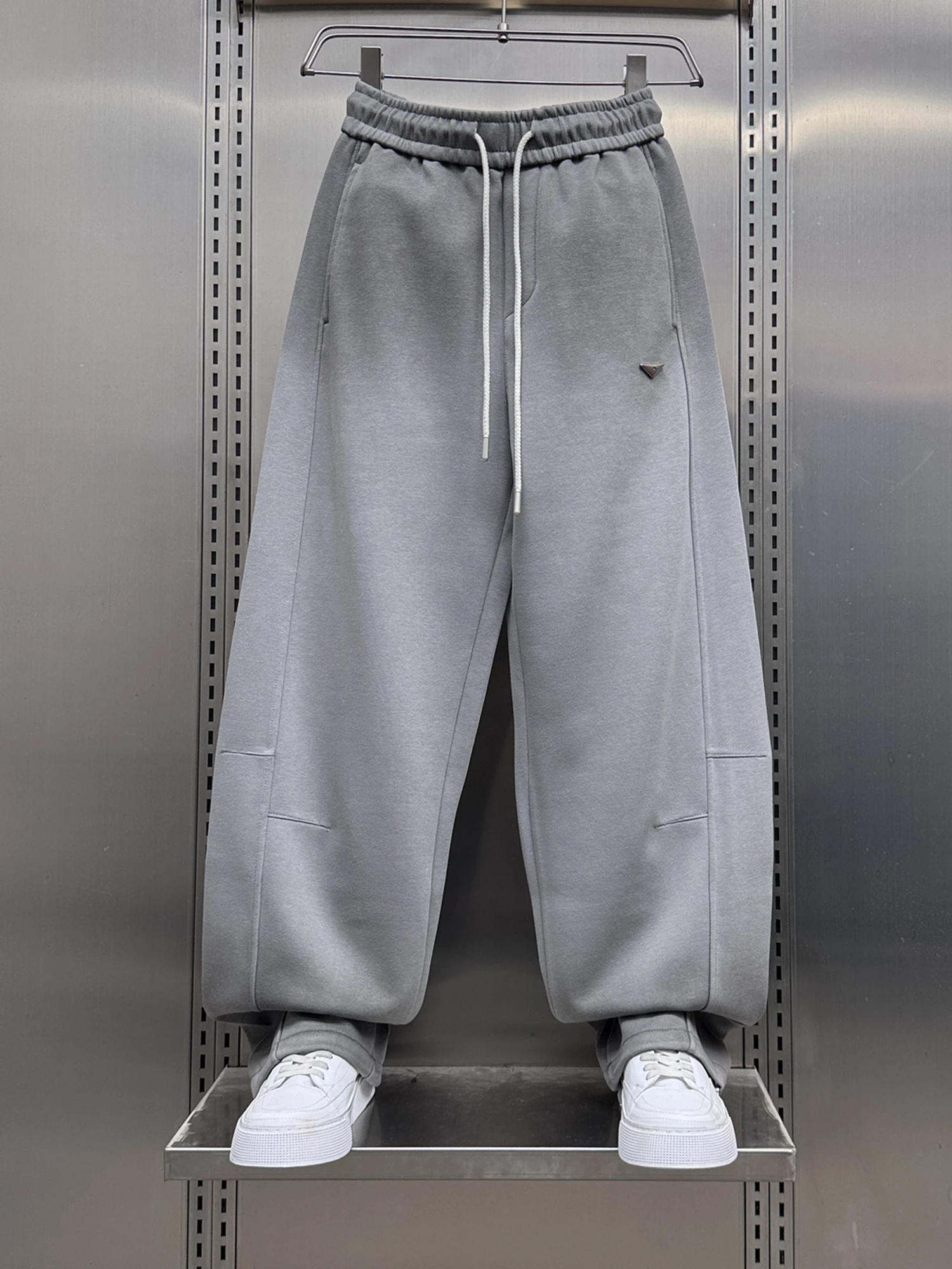 Men's Casual Straight Leg Trousers Spring 2026 Loose Fit adient Splice Dstring Sports Pants Trendy Brand Sweatpants
Men's Casual Straight Leg Trousers Spring 2026 Loose Fit adient Splice Dstring Sports Pants Trendy Brand Sweatpants