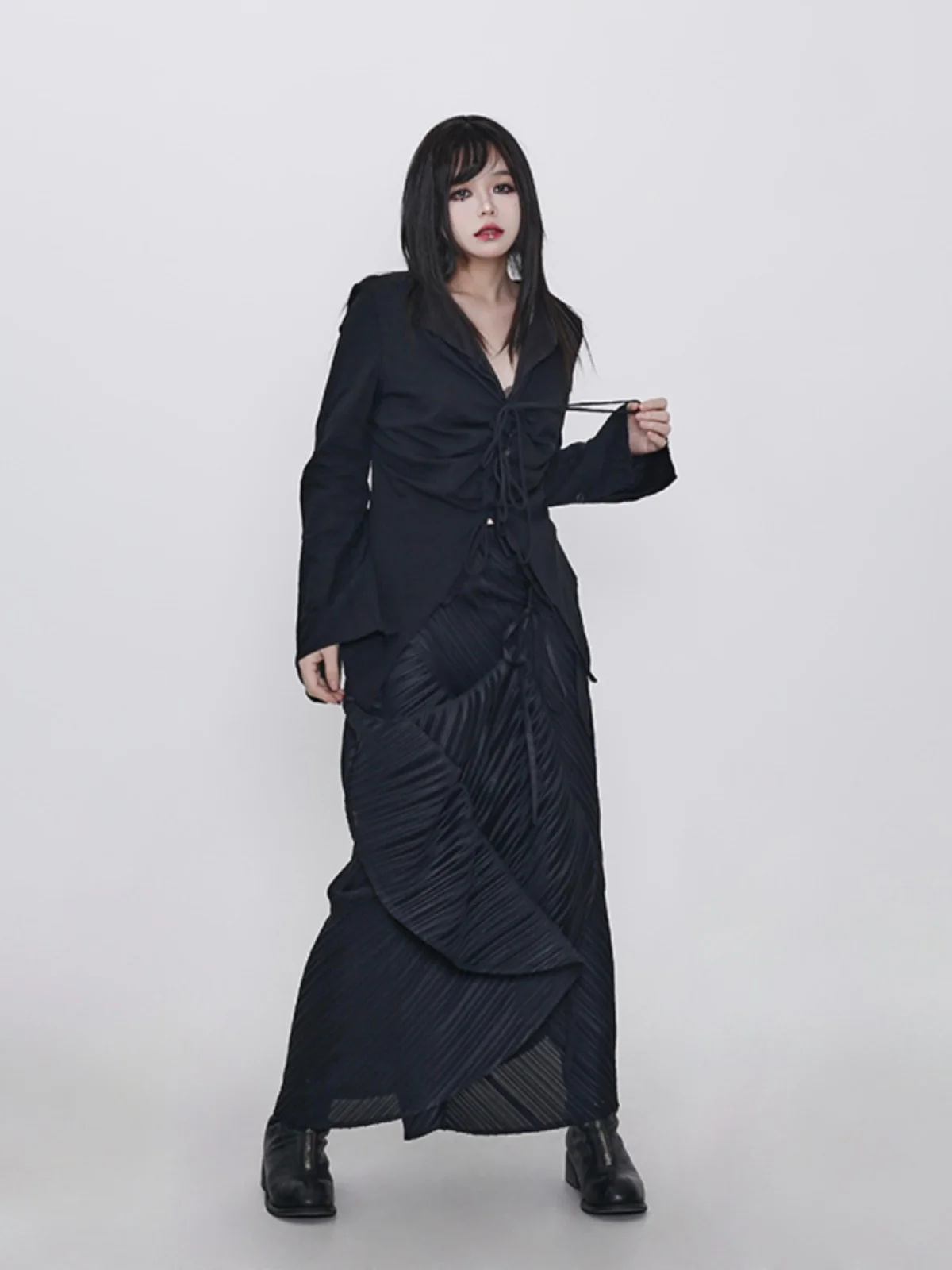 Invisible Hunt 2025 New Dark Romantic Lazy V-neck Pleated Belted Flared Sleeve Design Long Sleeve Shirt Women's Fashion Premi...
Invisible Hunt 2025 New Dark Romantic Lazy V-neck Pleated Belted Flared Sleeve Design Long Sleeve Shirt Women's Fashion Premi...