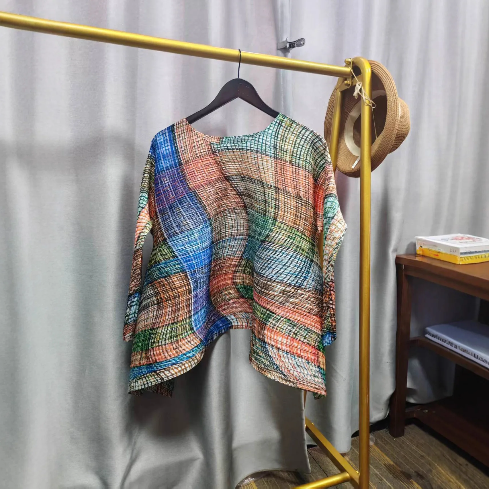 Pleated Women's Long Sleeve Top Skirt 2025 Fall New Spring Pleated Series Temperament Commuter Loose Fashion Hundred Tie-Dye Top 
Pleated Women's Long Sleeve Top Skirt 2025 Fall New Spring Pleated Series Temperament Commuter Loose Fashion Hundred Tie-Dye Top