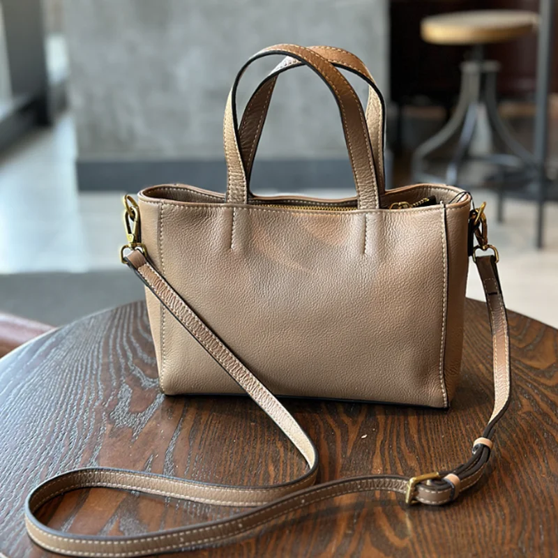 The first layer cowhide casual fashion women's bag 2024 new leather Tote vintage soft cowhide single shoulder crossbody bag
The first layer cowhide casual fashion women's bag 2024 new leather Tote vintage soft cowhide single shoulder crossbody bag