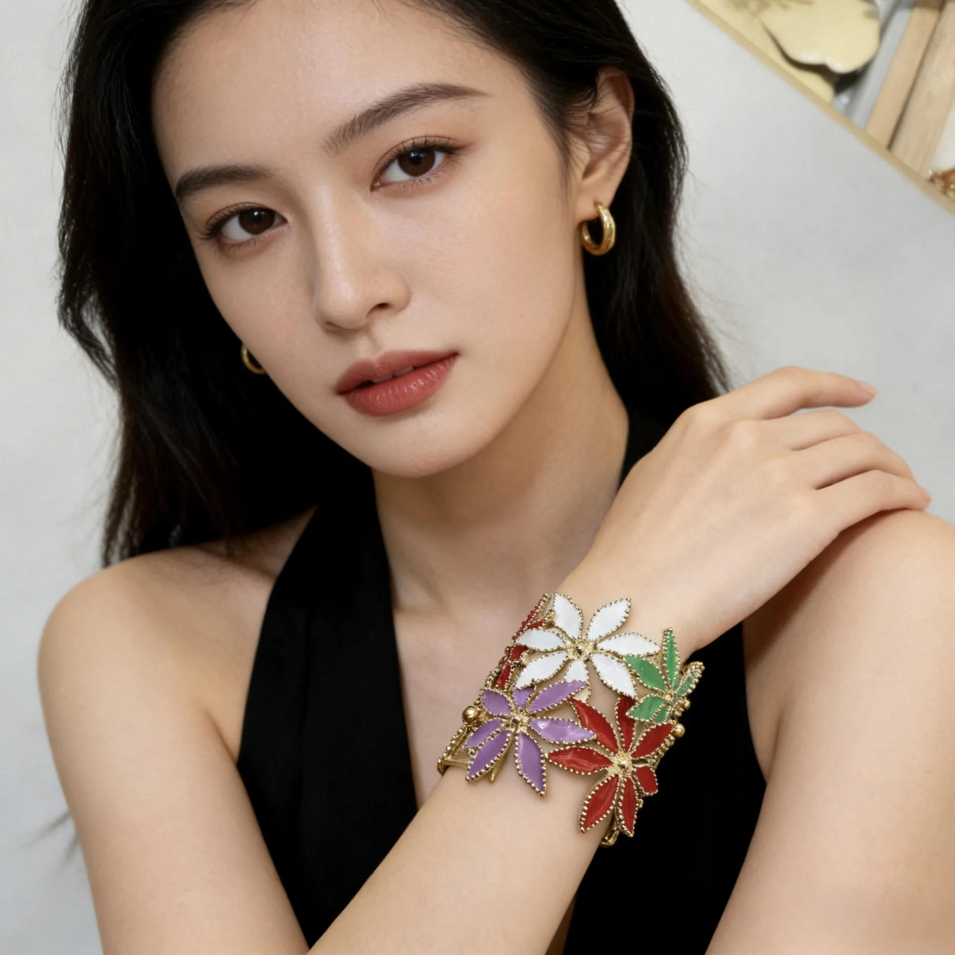 Heavy Exaggerated Hollow Metal Flower Open Bangle Luxury Niche Advanced Delicate Wide Version Bracelet Fashion Jewelry Gift
Heavy Exaggerated Hollow Metal Flower Open Bangle Luxury Niche Advanced Delicate Wide Version Bracelet Fashion Jewelry Gift