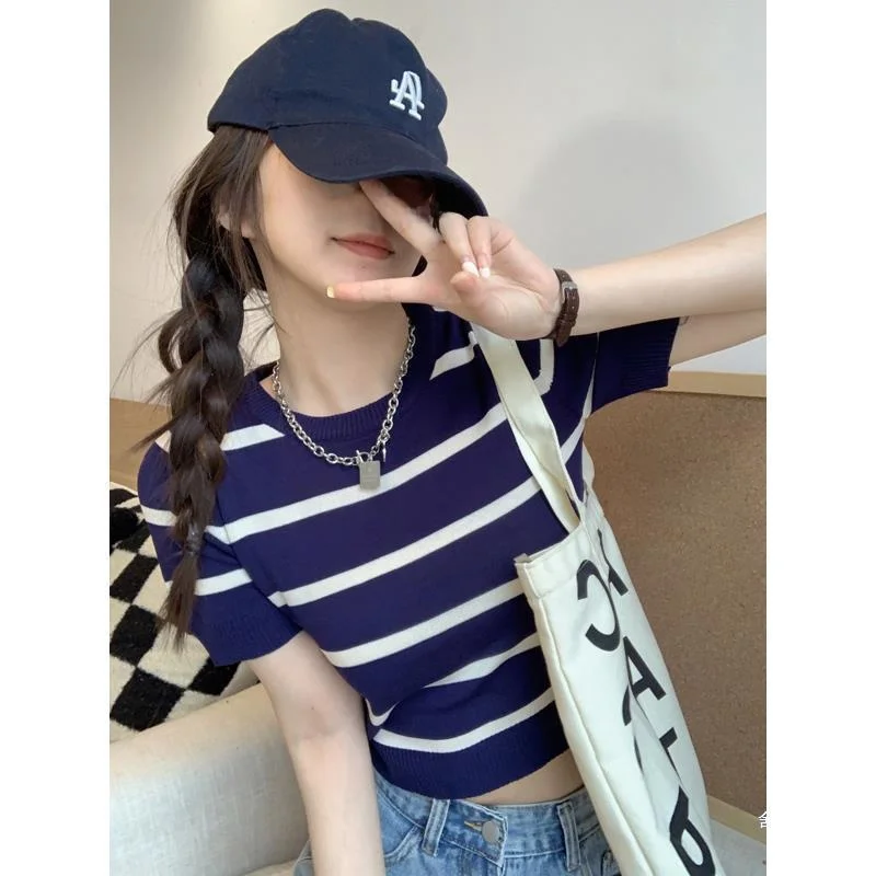 Женская облегающая полосатая трикотажная футболка ort Sve круглая Ne Splice Pattern Другое 00% Материал Весенняя коллекция
Женская облегающая полосатая трикотажная футболка ort Sve круглая Ne Splice Pattern Другое 00% Материал Весенняя коллекция