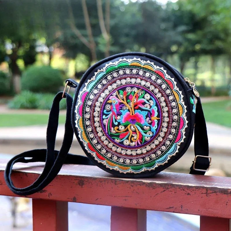 Vintage Women Small Round Handbag Vintage Tote Messenger Hippie Ethnic Shoulder Bag Embroidery Boho Crossbody Bag 2023
Vintage Women Small Round Handbag Vintage Tote Messenger Hippie Ethnic Shoulder Bag Embroidery Boho Crossbody Bag 2023