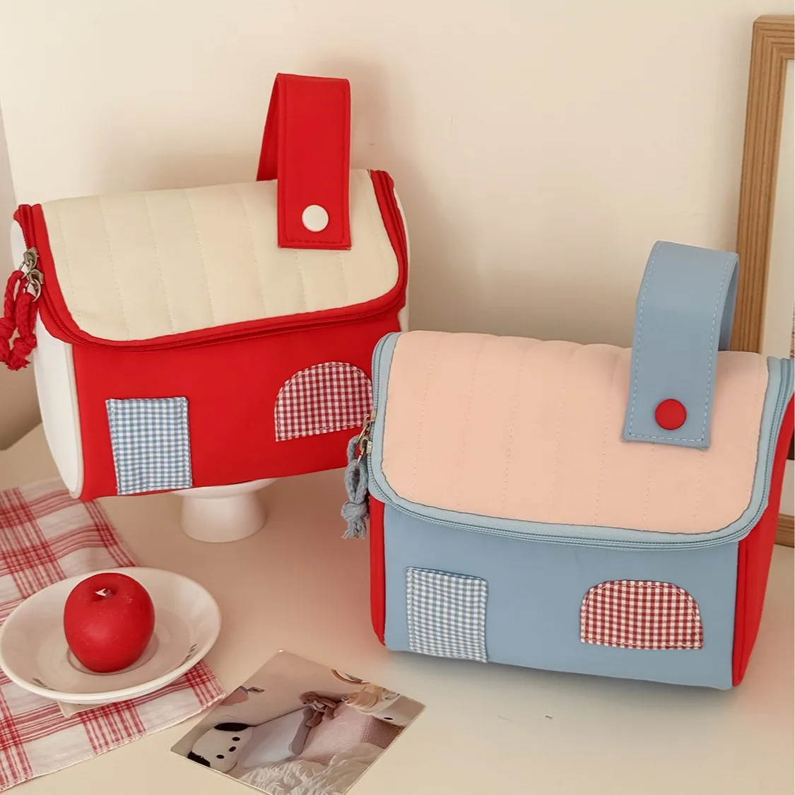 Легкая нейлоновая косметичка для дома, стильная дорожная сумка для туалетных принадлежностей и хранения вещей с большим объемом, вдохновленная стилем дофамин.
Легкая нейлоновая косметичка для дома, стильная дорожная сумка для туалетных принадлежностей и хранения вещей с большим объемом, вдохновленная стилем дофамин.