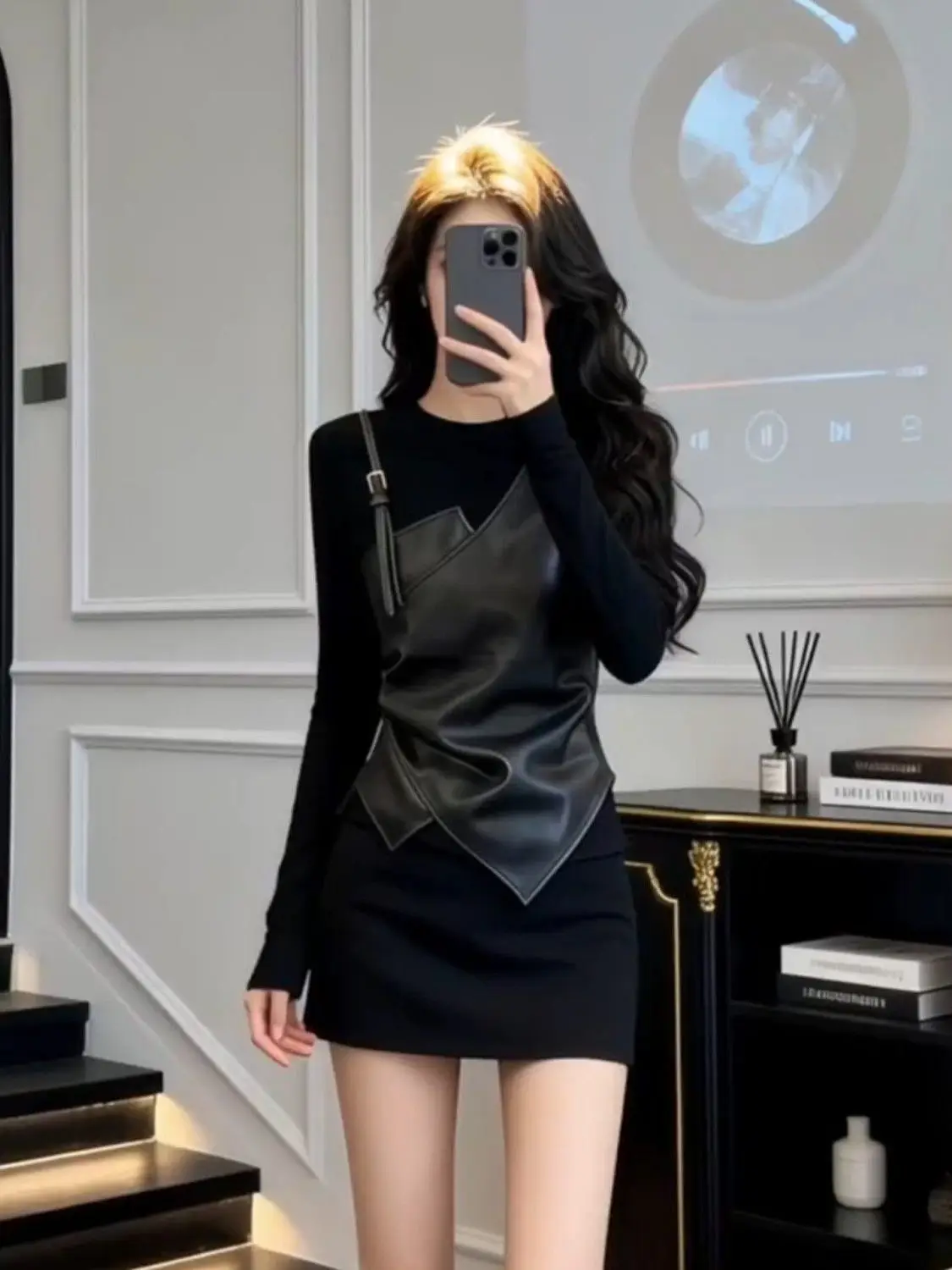 Женская футболка больших размеров из черной искусственной кожи с лоскутным узором, с длинным рукавом, облегающая, повседневная, весенняя, модная, базовая модель
Женская футболка больших размеров из черной искусственной кожи с лоскутным узором, с длинным рукавом, облегающая, повседневная, весенняя, модная, базовая модель