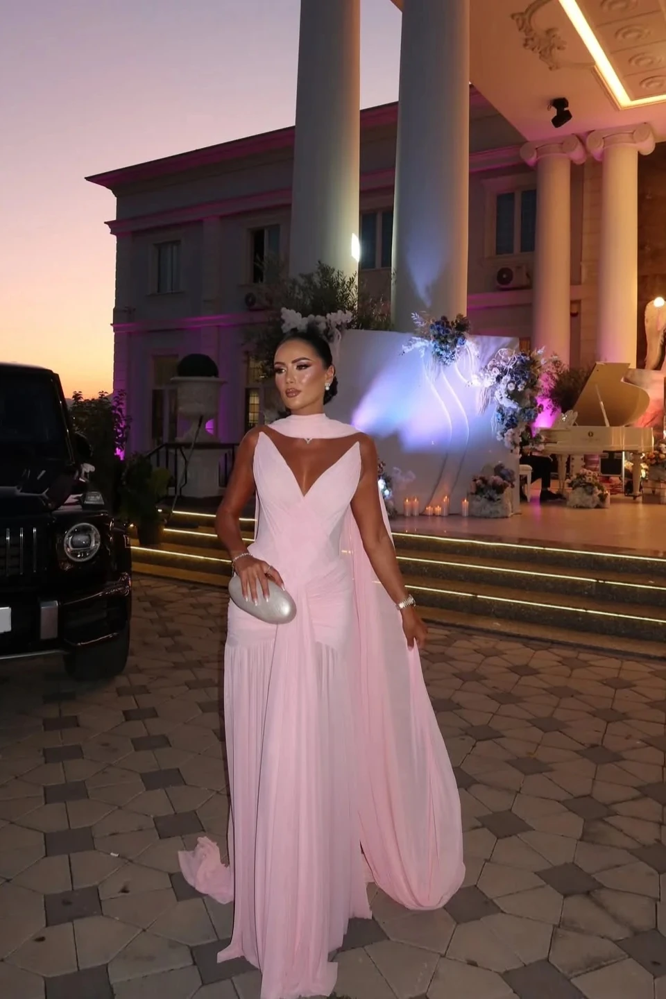 2026 Luxury Pink Chiffon Evening Dress Deep V Neck Pleated Mermaid Formal Gown with Cape Sleeves Detachable Cape Prom Dress
2026 Luxury Pink Chiffon Evening Dress Deep V Neck Pleated Mermaid Formal Gown with Cape Sleeves Detachable Cape Prom Dress