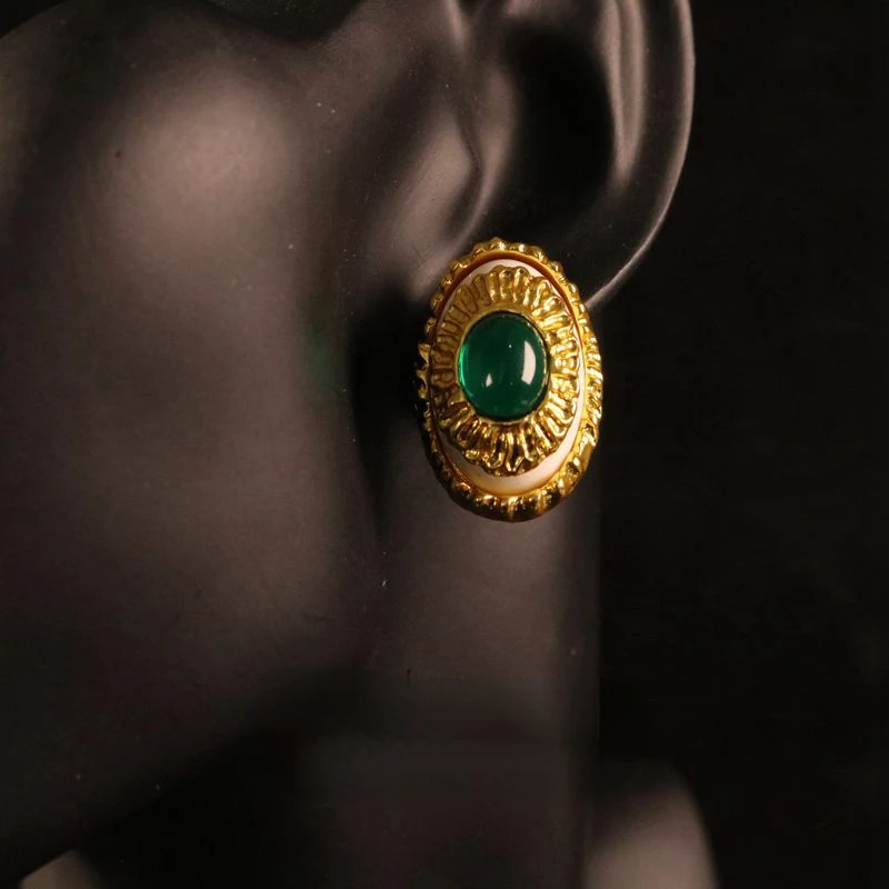 Royal Style French Retro Electroplated Gold Glass Earrings Small Eyes Personalized Design of High-grade Ear Earrings Ins
Royal Style French Retro Electroplated Gold Glass Earrings Small Eyes Personalized Design of High-grade Ear Earrings Ins