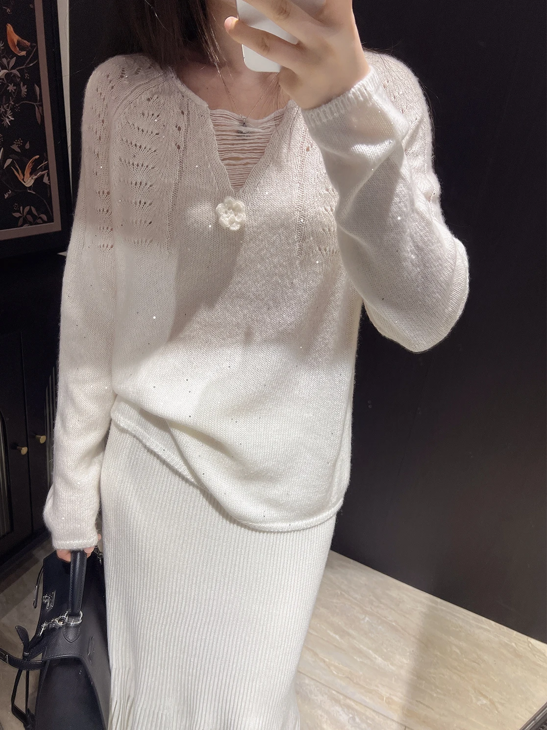 Lamb Camere Knitted Sweater Embroidered iny Sequins Lazy Hand Crocheted Flowers Bouclé Yarn Soft V-Ne Long Sve Women...
Lamb Camere Knitted Sweater Embroidered iny Sequins Lazy Hand Crocheted Flowers Bouclé Yarn Soft V-Ne Long Sve Women...
