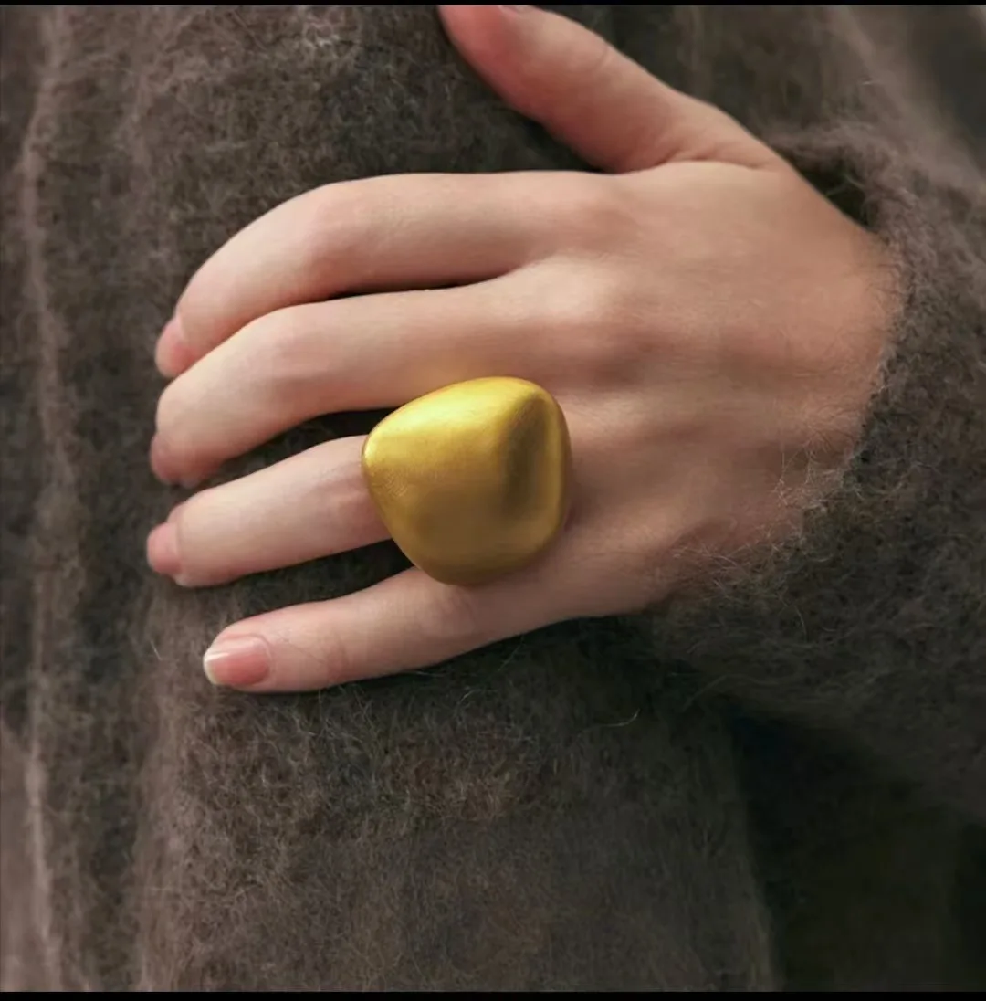 Hand-made rings women's wide-faced retro hand ornaments simplic metal Exaggerated finger accessory
Hand-made rings women's wide-faced retro hand ornaments simplic metal Exaggerated finger accessory