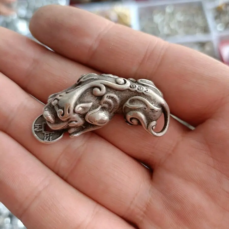 Old Chinese tibet silver handmade brave troops Pendants waist brand
Old Chinese tibet silver handmade brave troops Pendants waist brand