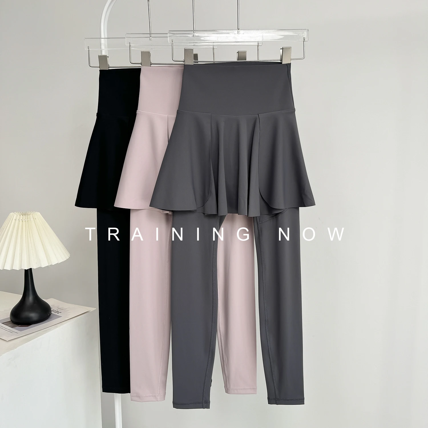 Кюлоты для йоги, женские брюки для бега и фитнеса, спортивная одежда для пилатеса, верхняя одежда, искусственные брюки-кюлоты из двух частей, новая юбка-прикрытие
Кюлоты для йоги, женские брюки для бега и фитнеса, спортивная одежда для пилатеса, верхняя одежда, искусственные брюки-кюлоты из двух частей, новая юбка-прикрытие