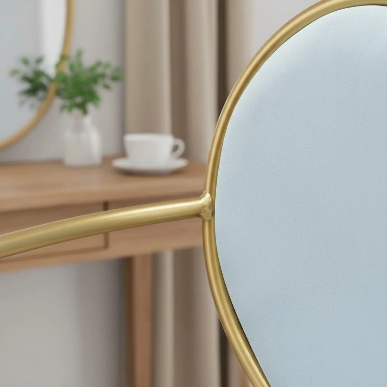 Heart Shaped Rear Chair Nordic & Design Modern Makeup Chair Gold Frame Velvet Armchair Cushioned Seat Indoor Seating for Bedroom
Heart Shaped Rear Chair Nordic & Design Modern Makeup Chair Gold Frame Velvet Armchair Cushioned Seat Indoor Seating for Bedroom