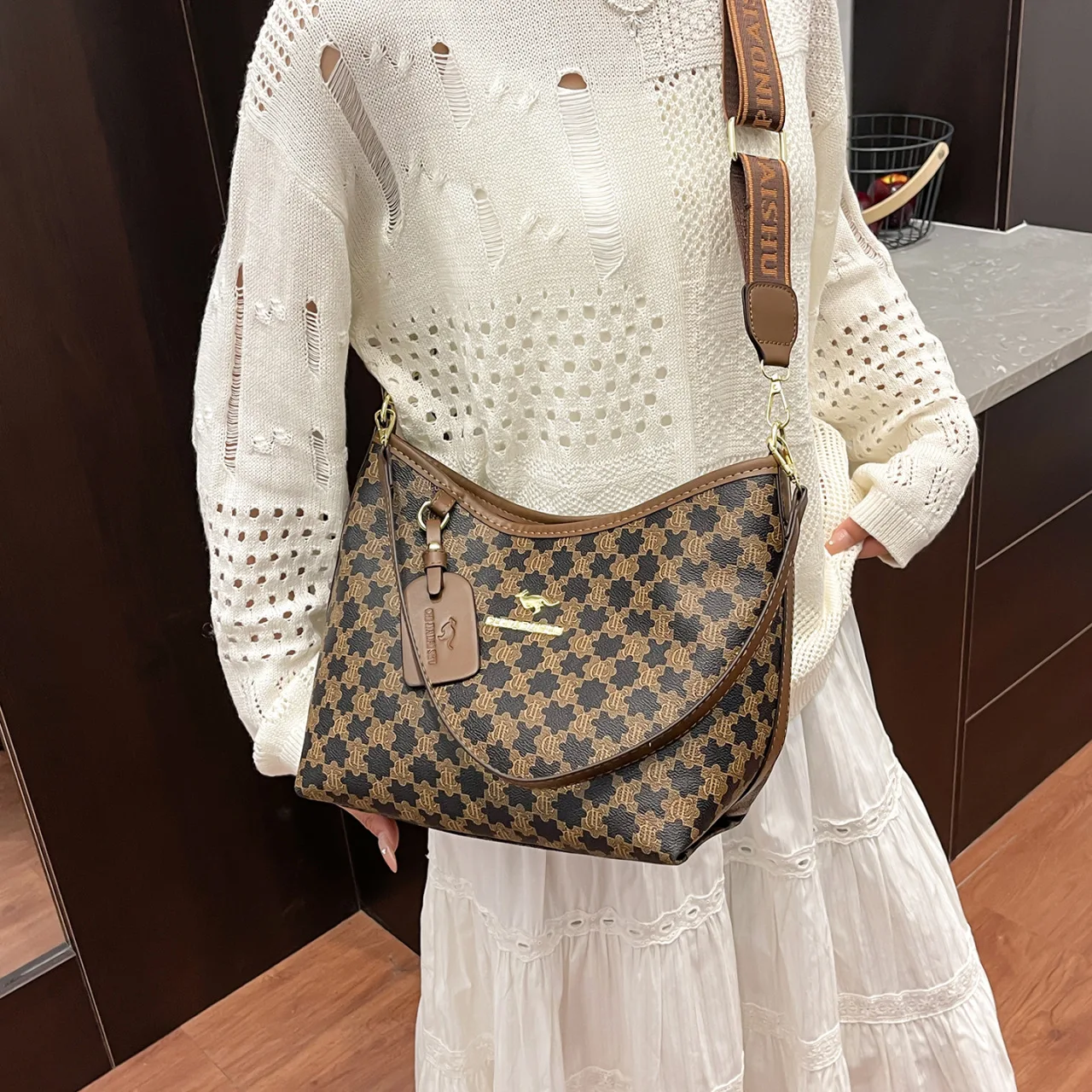 2025 Stylish Tote Bag for Women – Spacious Work Shoulder Bag, Minimalist Crossbody Purse, Casual Underarm Bag, Fashion Accessory
2025 Stylish Tote Bag for Women – Spacious Work Shoulder Bag, Minimalist Crossbody Purse, Casual Underarm Bag, Fashion Accessory