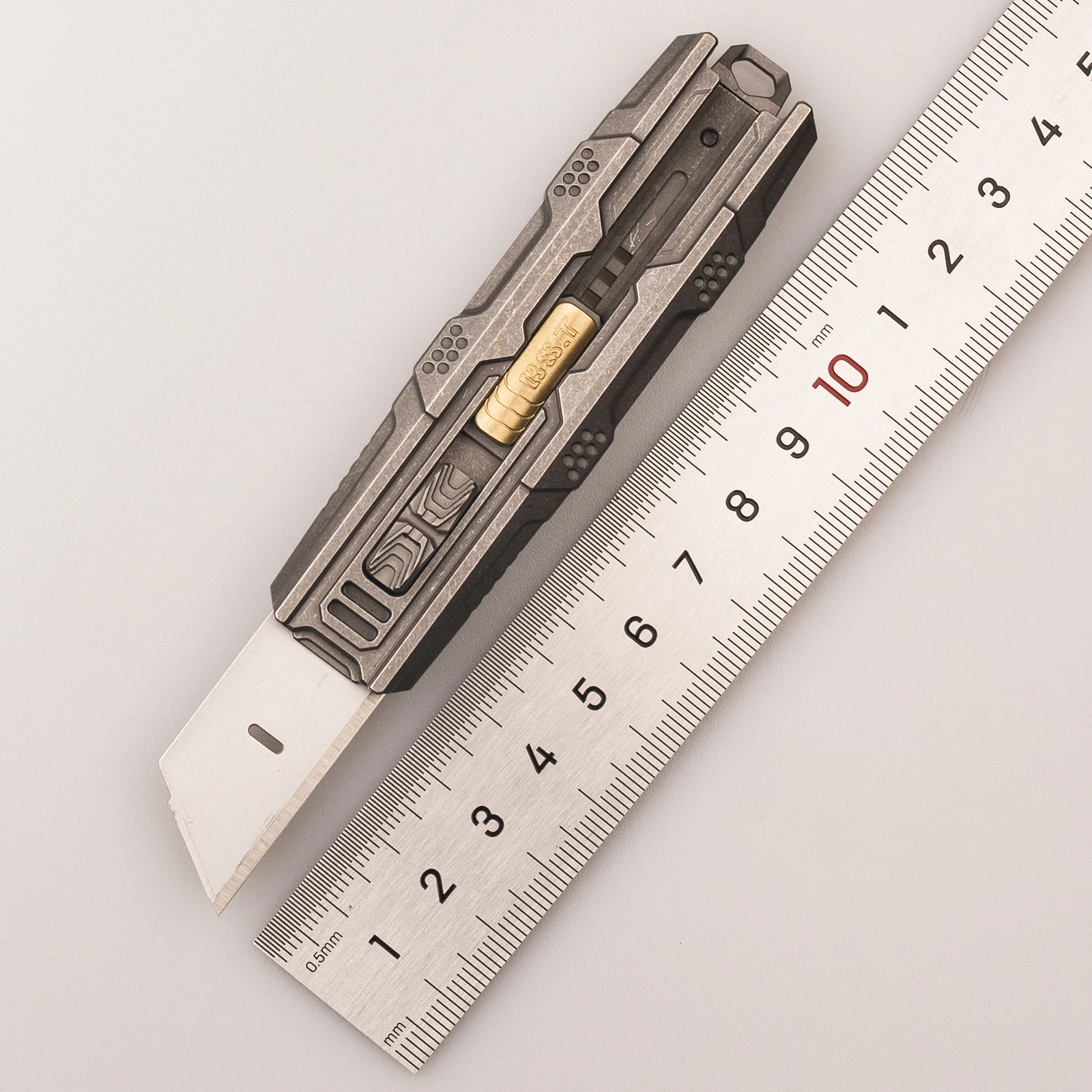 NAITHAWK Broken Space ET3 Multi-Tool Cutter Knife Folding Art OLFA Blade TC21 Titanium Alloy Stonewash Polishing DLC with Clip 
NAITHAWK Broken Space ET3 Multi-Tool Cutter Knife Folding Art OLFA Blade TC21 Titanium Alloy Stonewash Polishing DLC with Clip