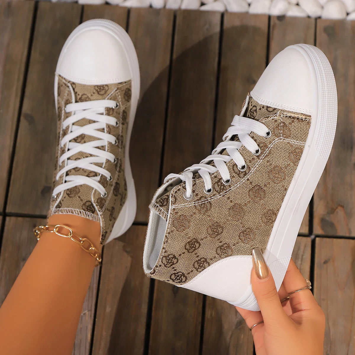 New Luxury Women Sneakers Fashion Trend Versatile Casual Shoes Comfortable Soft Bottom Breathable Running Sports Sneakers
New Luxury Women Sneakers Fashion Trend Versatile Casual Shoes Comfortable Soft Bottom Breathable Running Sports Sneakers