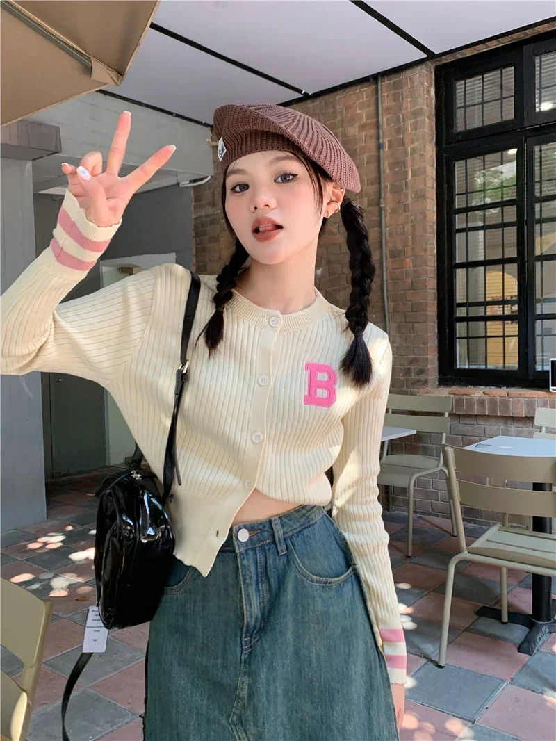 Полосатый кардиган с оборками, пальто, женская одежда, с круглым вырезом и длинными рукавами, Sueter Pull Femme, вязаный модный укороченный свитер 2023, Ropa Mujer
Полосатый кардиган с оборками, пальто, женская одежда, с круглым вырезом и длинными рукавами, Sueter Pull Femme, вязаный модный укороченный свитер 2023, Ropa Mujer