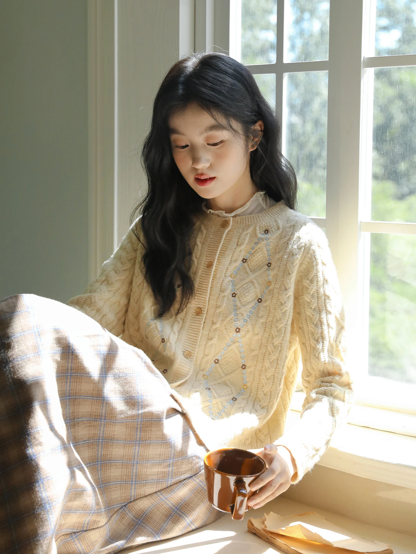 Женский вязаный кардиган Nesoulum с вышивкой желтыми цветами, винтажный, художественный, весенний, повседневный топ на пуговицах
Женский вязаный кардиган Nesoulum с вышивкой желтыми цветами, винтажный, художественный, весенний, повседневный топ на пуговицах