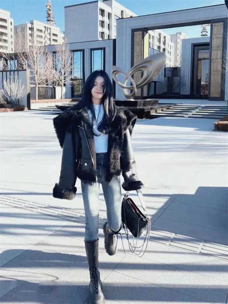 Elegant Short Black Fur Jacket Women's Luxury Leather And Fur Integrated High-End Maturity Style Commute Korean Version
Elegant Short Black Fur Jacket Women's Luxury Leather And Fur Integrated High-End Maturity Style Commute Korean Version
