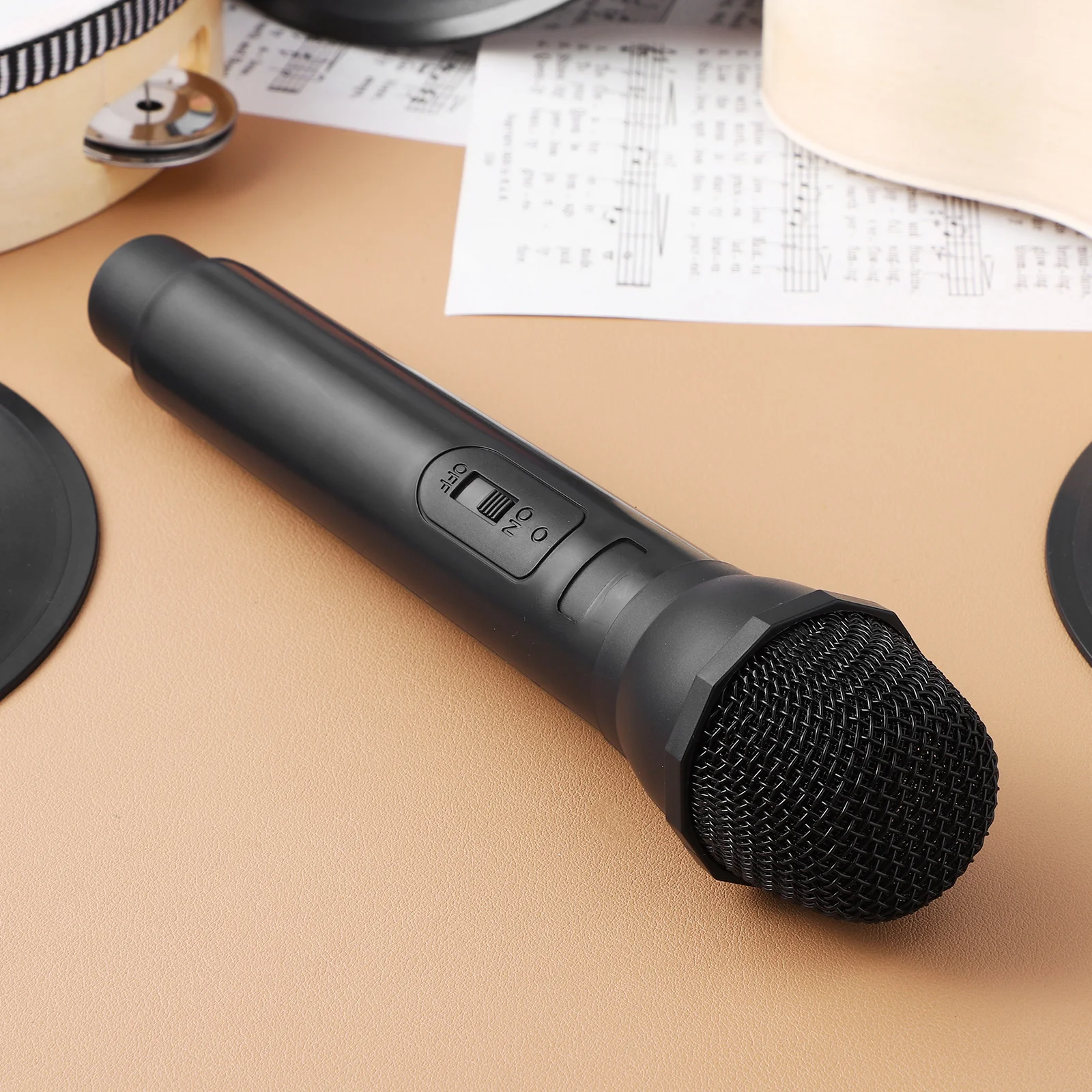 Microphone Props Black Mic Realistic Design Lightweight Microphone Plaything Stage Performance Kids Toys Plastic Costume
Microphone Props Black Mic Realistic Design Lightweight Microphone Plaything Stage Performance Kids Toys Plastic Costume