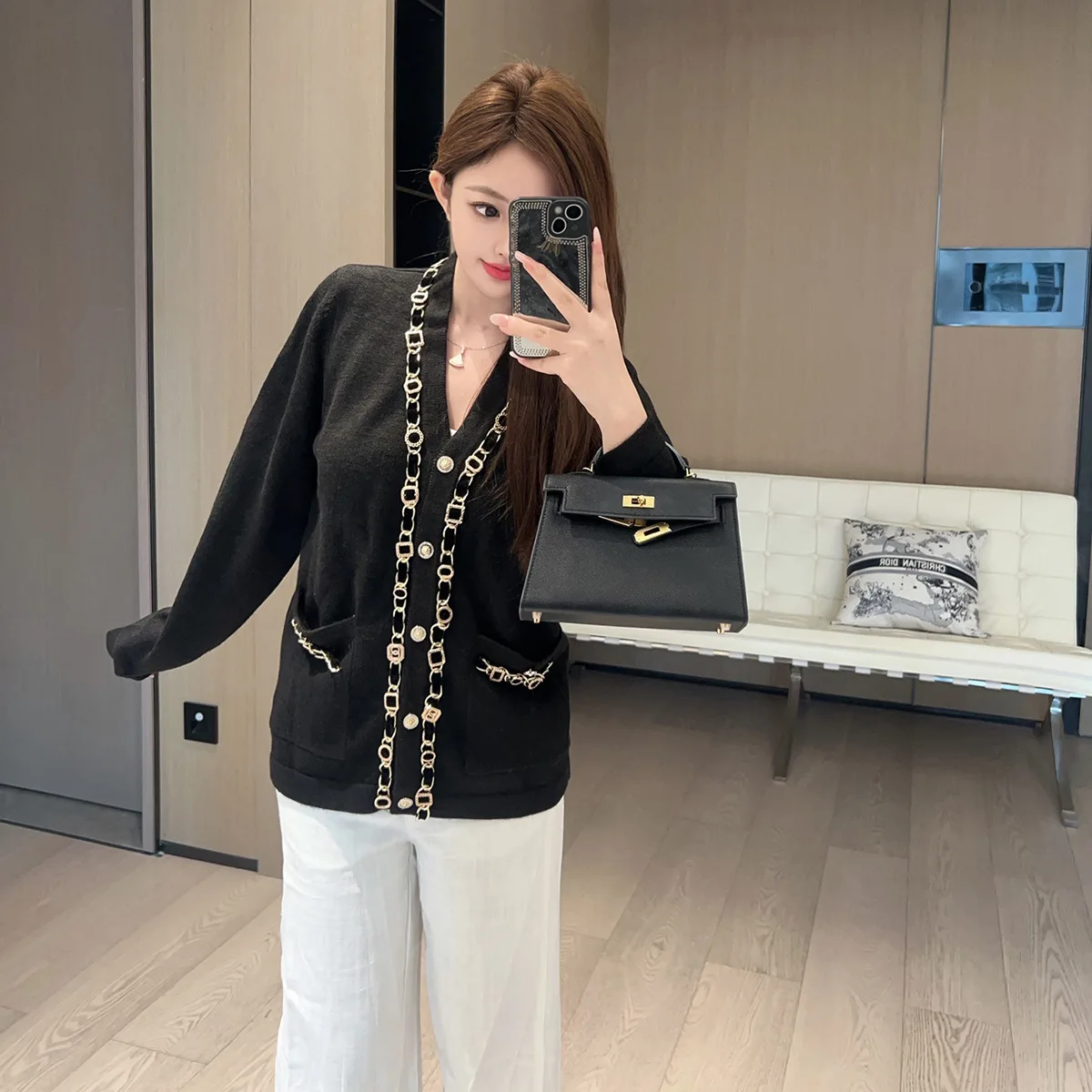 Ele Knitted V-Ne Top Gold Bla Chain Slimming Women's Cardigan Faionable Versatile Autumn 2024 Ladies' Premium Wear
Ele Knitted V-Ne Top Gold Bla Chain Slimming Women's Cardigan Faionable Versatile Autumn 2024 Ladies' Premium Wear