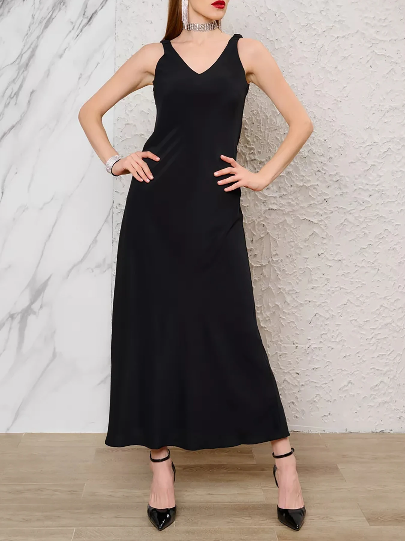 Women BlackSexy V-neck Temperament Vest Long Dresses Summer Sleeveless Slim Dress Simplicity Popular Robe
Women BlackSexy V-neck Temperament Vest Long Dresses Summer Sleeveless Slim Dress Simplicity Popular Robe