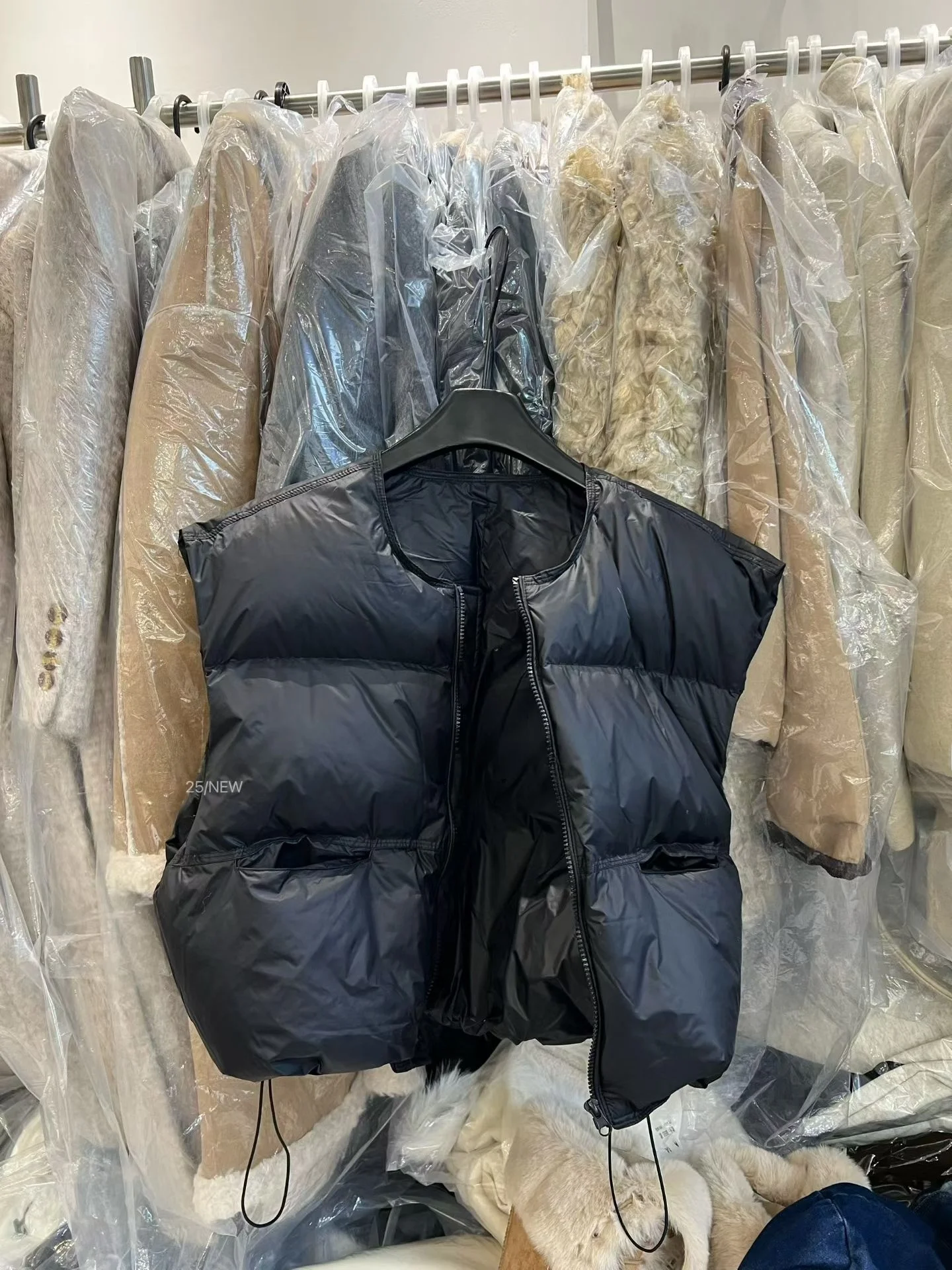 Bla Korean Sle ort Warmth down Vest Svel round Ne Women's Jaet Small Size Bread Coat Thiened Winter Outerwear
Bla Korean Sle ort Warmth down Vest Svel round Ne Women's Jaet Small Size Bread Coat Thiened Winter Outerwear