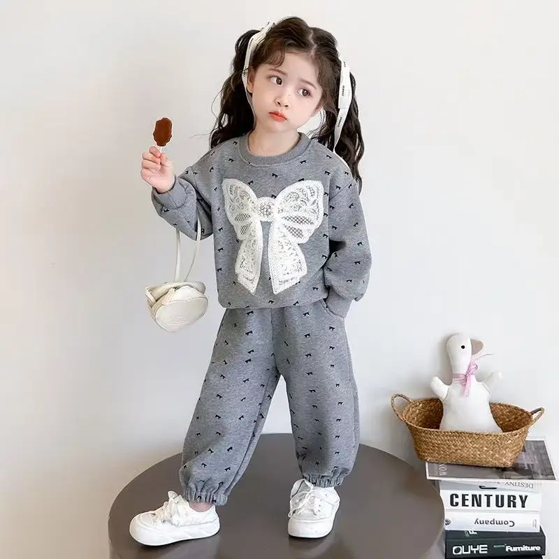 Spring and Autumn Korean Version Plain Girls Clothing Long Sleeved T-shirt Top + Bow Pants Two-piece Set Kids Outfits
Spring and Autumn Korean Version Plain Girls Clothing Long Sleeved T-shirt Top + Bow Pants Two-piece Set Kids Outfits