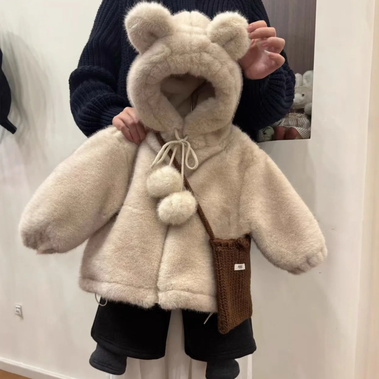 2025 зимняя детская меховая куртка для девочек с капюшоном, утепленное стеганое пальто для маленьких девочек, однотонные парки с пушистыми шариками для маленьких девочек
2025 зимняя детская меховая куртка для девочек с капюшоном, утепленное стеганое пальто для маленьких девочек, однотонные парки с пушистыми шариками для маленьких девочек