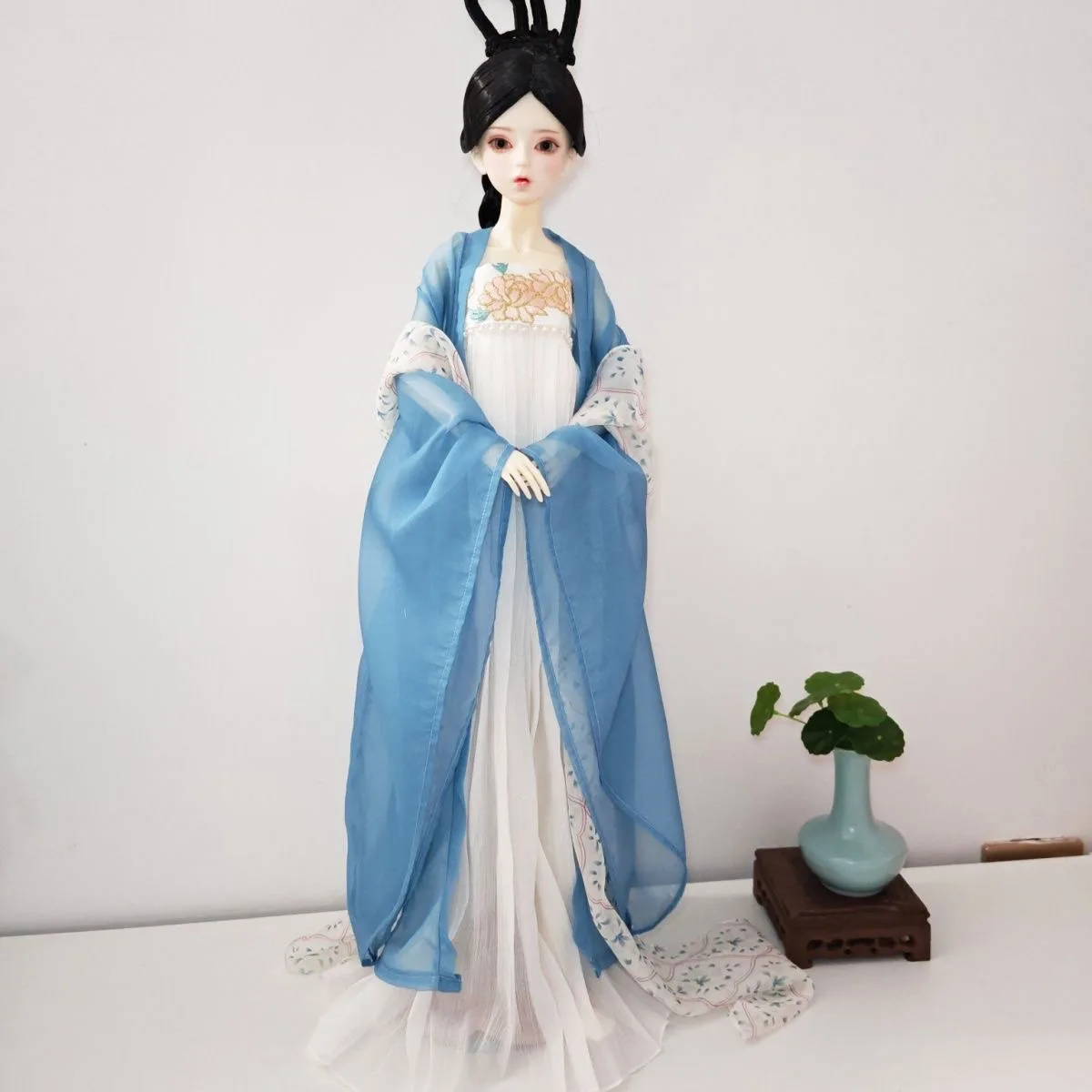 Одежда для куклы 1/4 1/3 BJD платье, синее платье в древнем стиле 30-35 см хлопковая кукольная одежда бесплатная доставка
Одежда для куклы 1/4 1/3 BJD платье, синее платье в древнем стиле 30-35 см хлопковая кукольная одежда бесплатная доставка