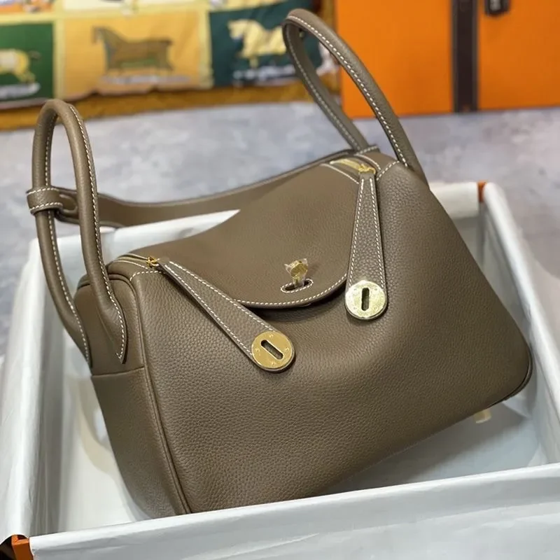 Lindi Bag Genuine Leather Hand-held Bucket New Single Shoulder Womens Versatile Crossbody for Spring and Summer
Lindi Bag Genuine Leather Hand-held Bucket New Single Shoulder Womens Versatile Crossbody for Spring and Summer