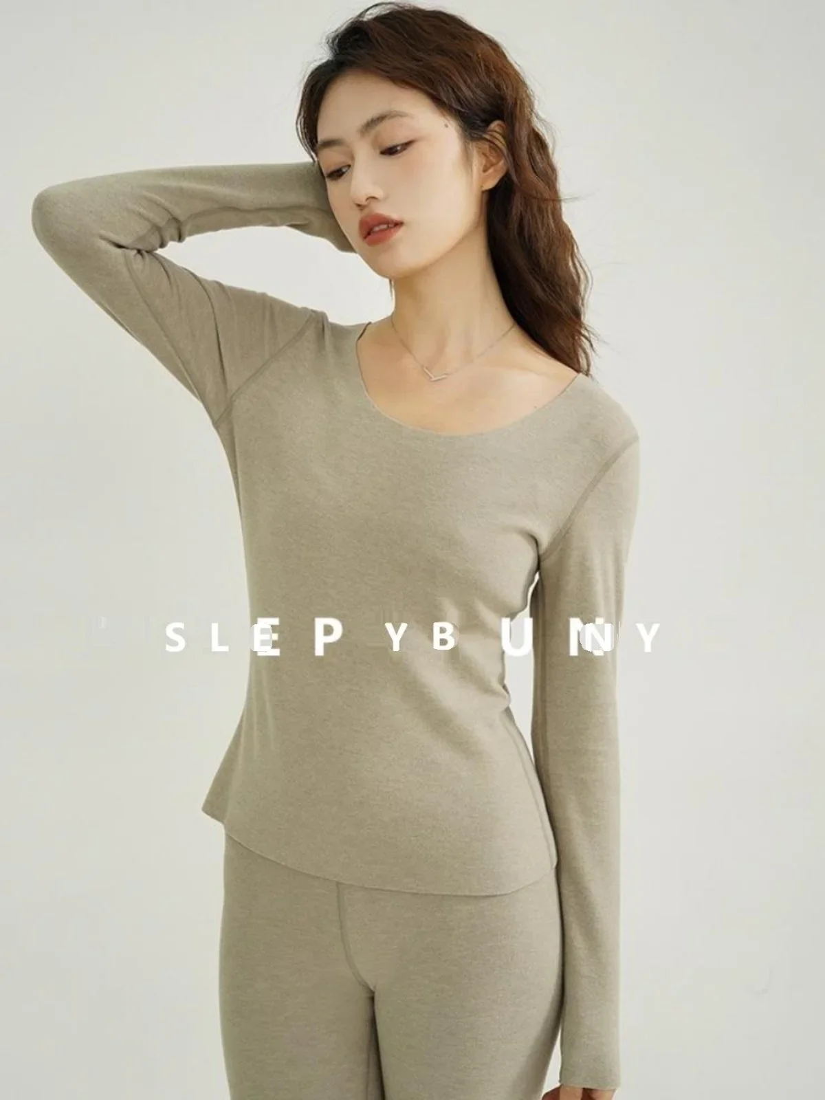 Women Thermal Fleece Loungewear Set Warm Seamless Slim Fit Stretch Undershirt Pants Soft Inner Wear Two-Piece Base Layer Outfit
Women Thermal Fleece Loungewear Set Warm Seamless Slim Fit Stretch Undershirt Pants Soft Inner Wear Two-Piece Base Layer Outfit