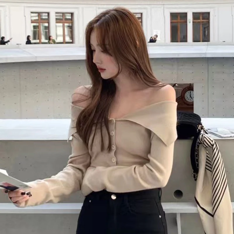 Chic Autumn Long Sve Knitted Sweater Slim Fit Single Button Chic One oulder Pure Color Versatile Commute Sle Korean Ve... 
Chic Autumn Long Sve Knitted Sweater Slim Fit Single Button Chic One oulder Pure Color Versatile Commute Sle Korean Ve...