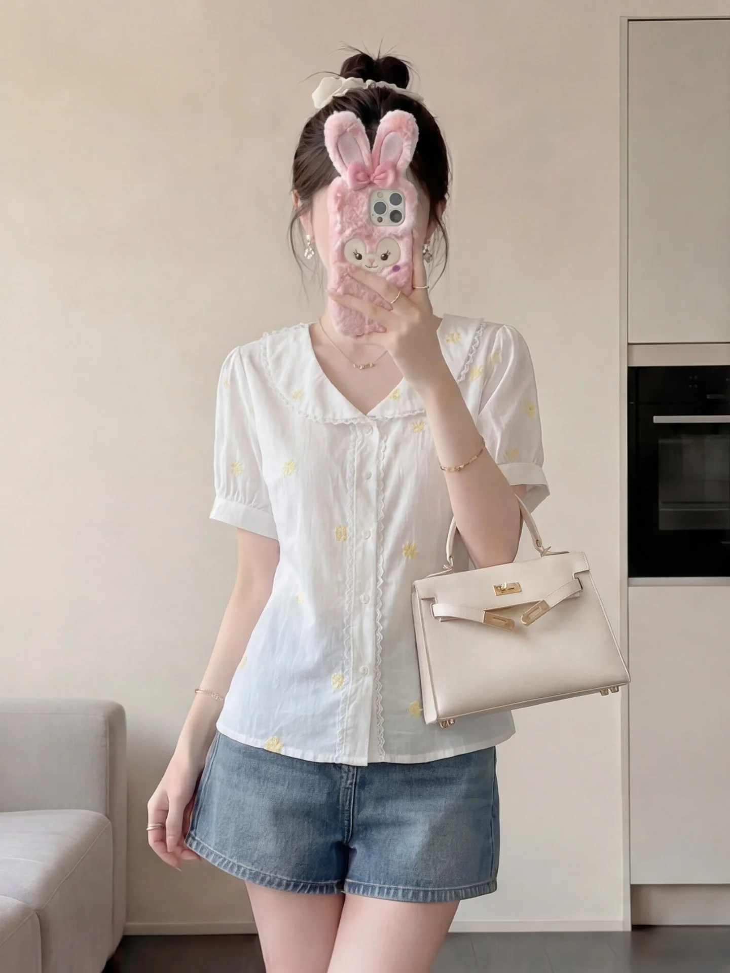 White Embroidered Ruffle V-Neck Summer Shirt Women's Thin Bubble Sleeve Top Fashionable Loose Fit Breathable Short Sleeve
White Embroidered Ruffle V-Neck Summer Shirt Women's Thin Bubble Sleeve Top Fashionable Loose Fit Breathable Short Sleeve
